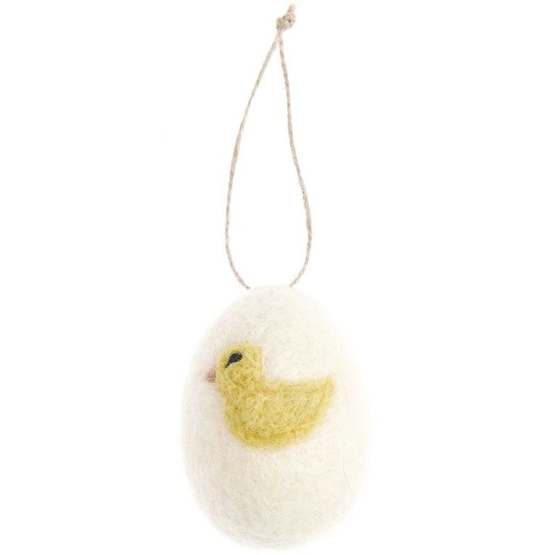 Easter egg pendant with chicks made of felt